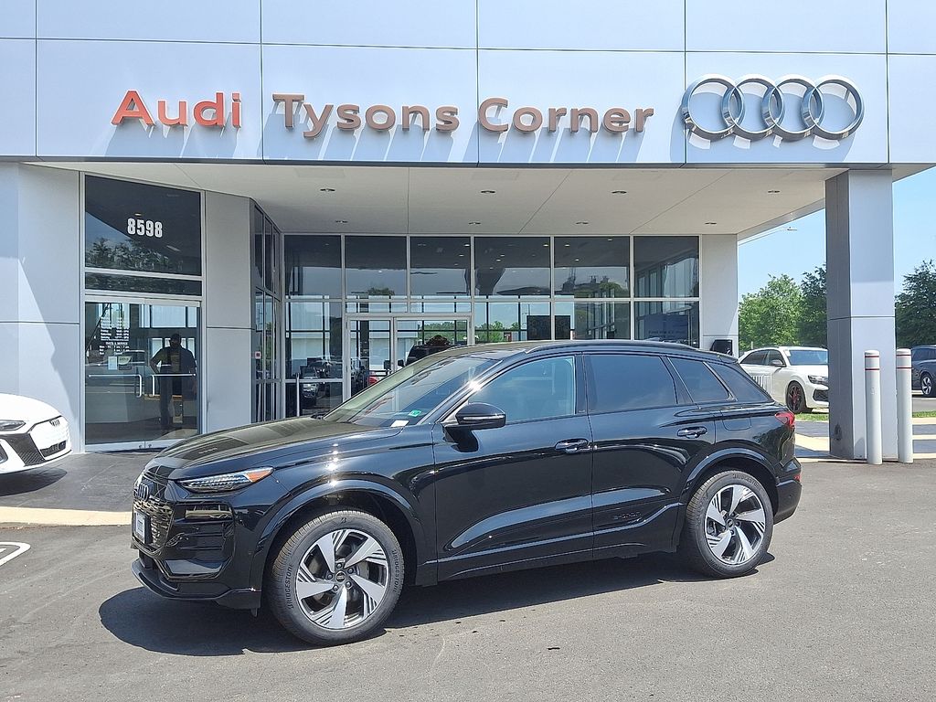 2025 Audi e-tron Premium -
                Vienna, VA