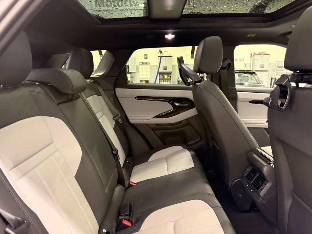Thumbnail: 2026 Land Rover Range Rover Evoque - 26