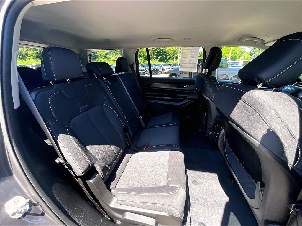2023 Jeep Grand Cherokee L — photo 16