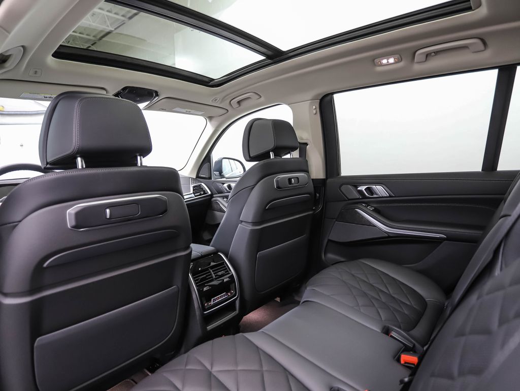 Thumbnail: 2025 BMW X7 - 20