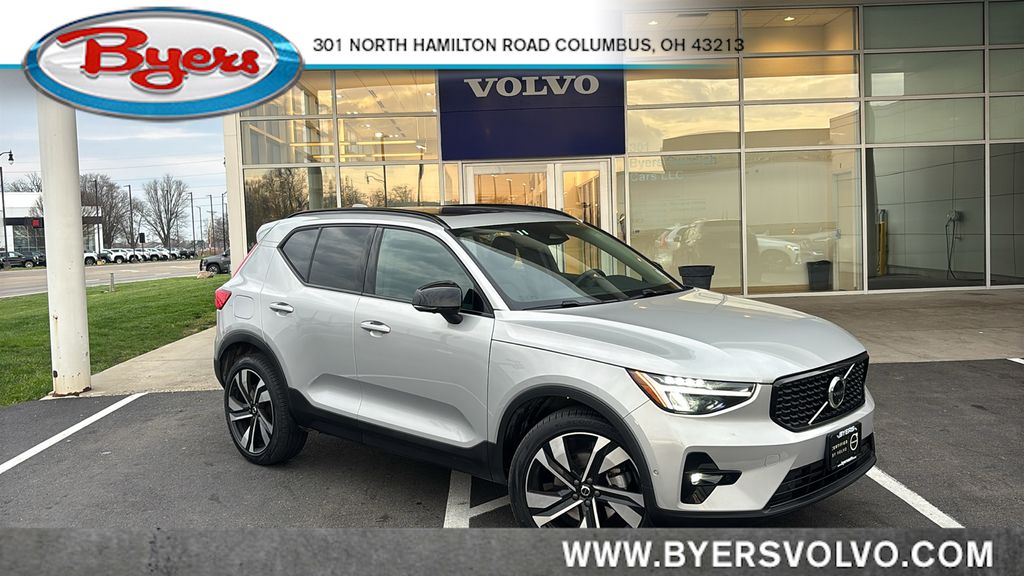 2025 Volvo XC40 B5 Plus Dark Theme AWD