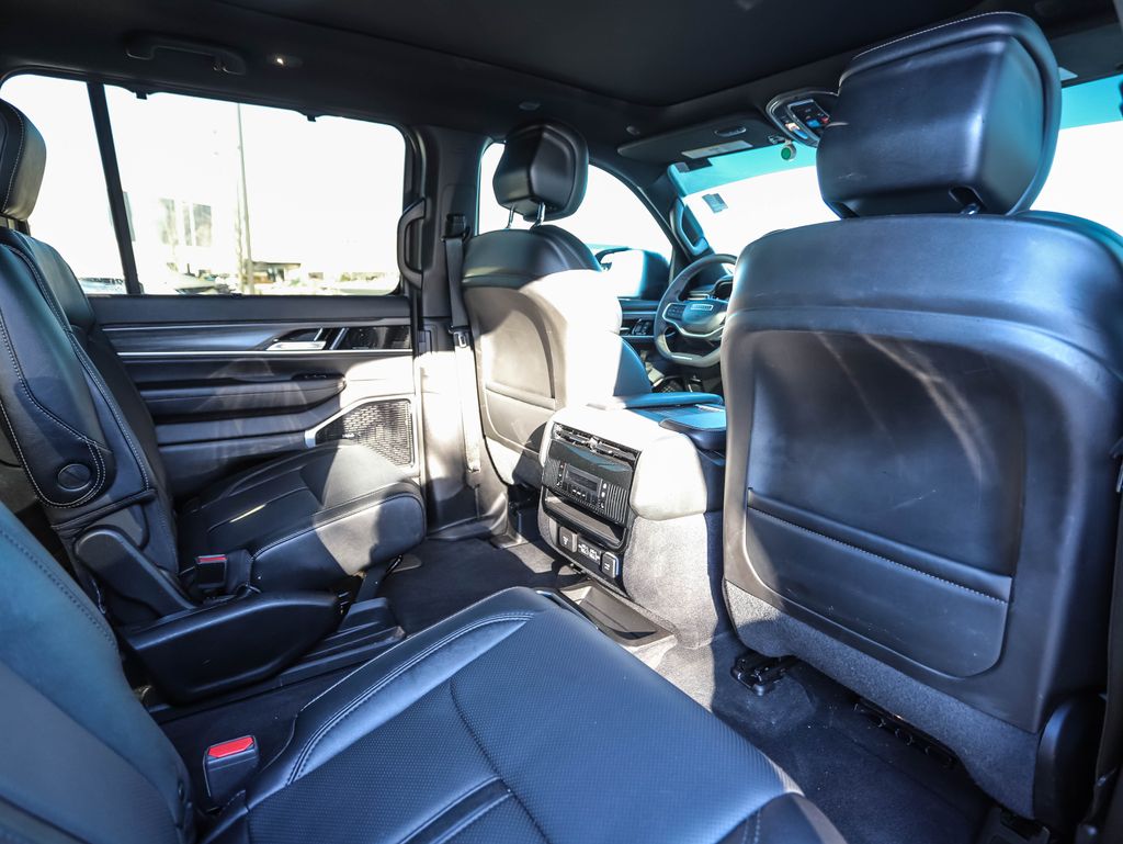 Thumbnail: 2023 Jeep Wagoneer - 29