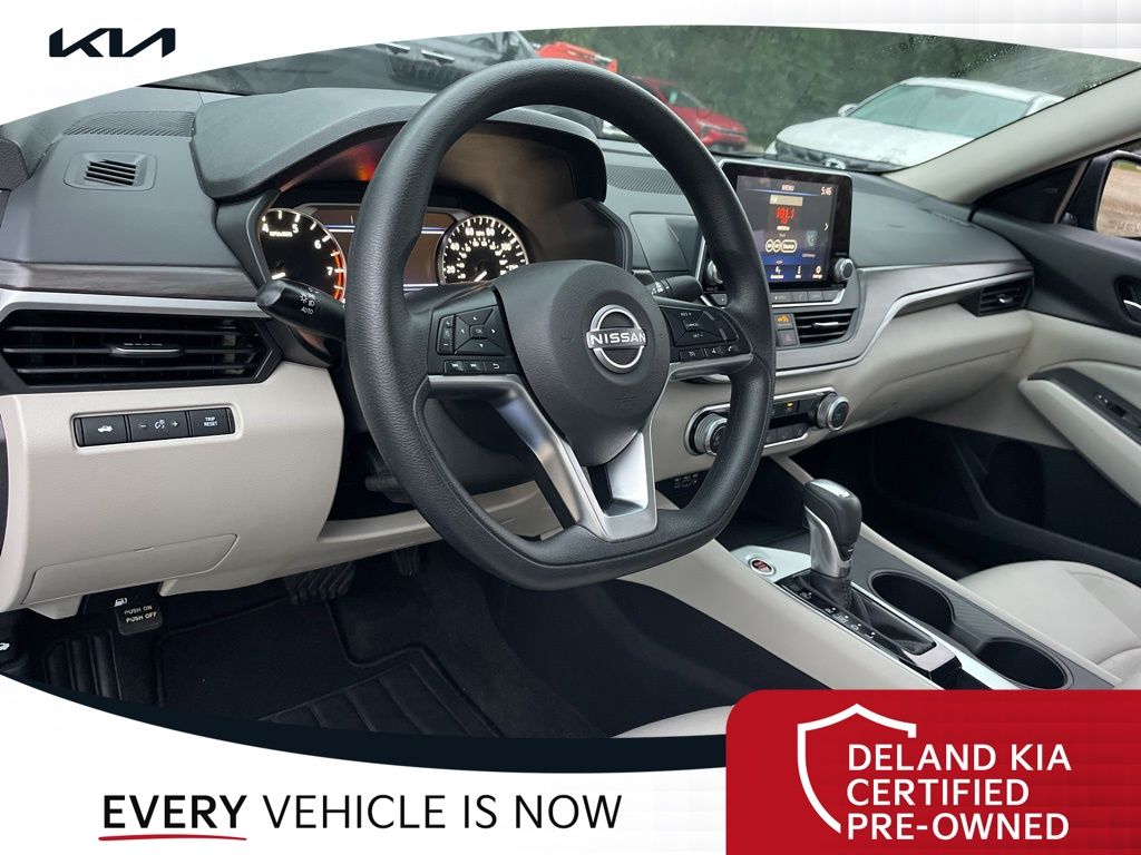 2025 Nissan Altima SV - Photo 21