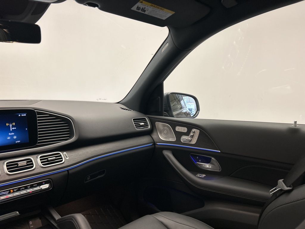 Thumbnail: 2025 Mercedes-Benz GLE - 25