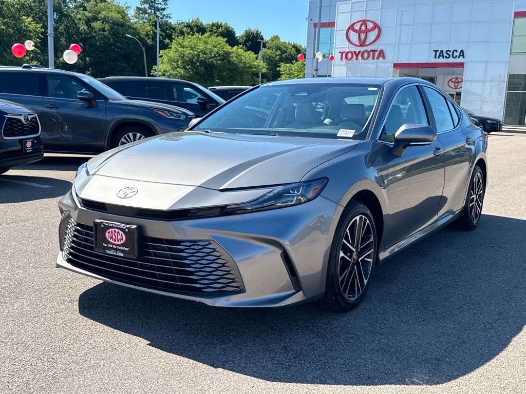 Used 2025 Gray Toyota XLE image 3