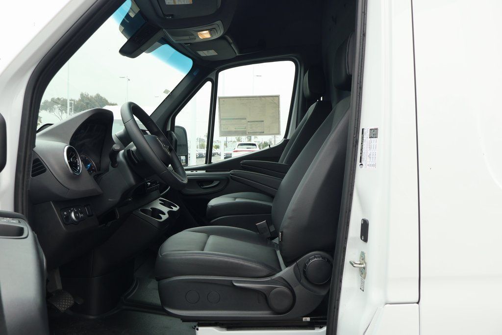 Thumbnail: 2025 Mercedes-Benz eSprinter - 5