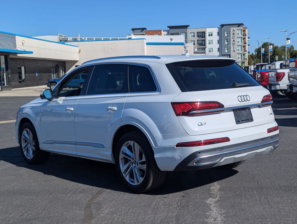 2022 Audi Q7 45 Premium Plus 7