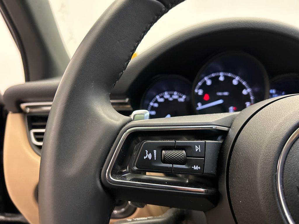 Thumbnail: 2025 Porsche Macan - 14