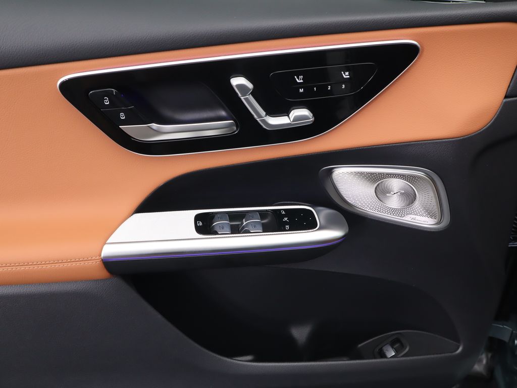 2025 Mercedes-Benz GLC 300 25