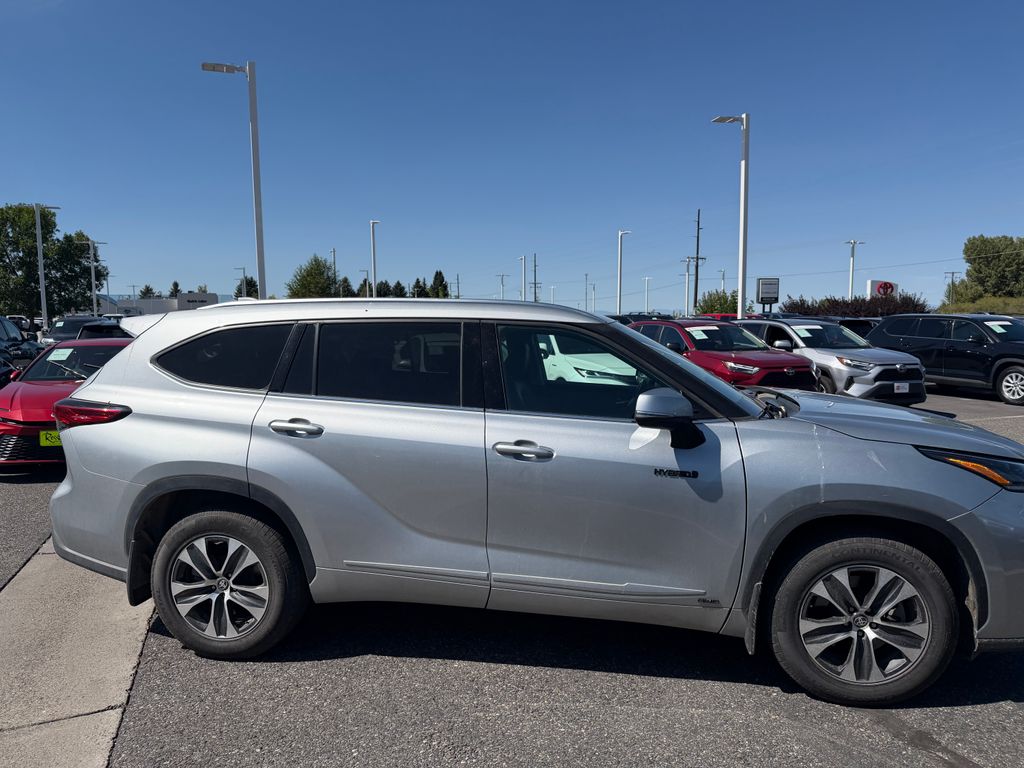 Used 2021 Toyota Highlander Hybrid SUV