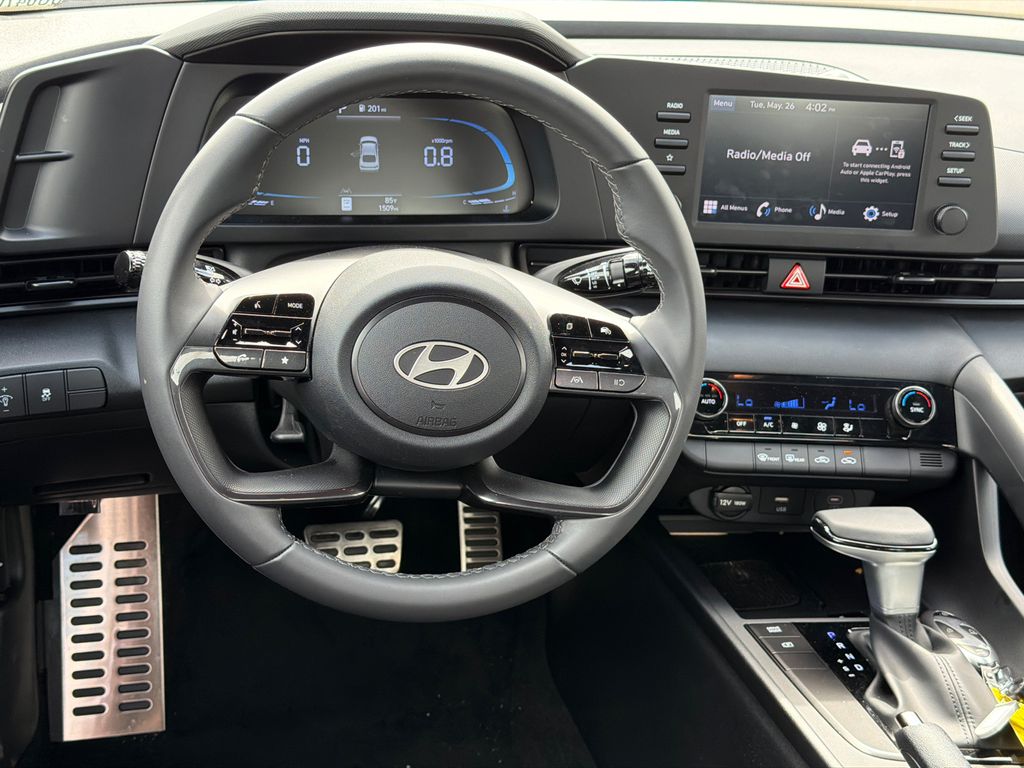 Used 2025 Red Hyundai SEL Sport image 23