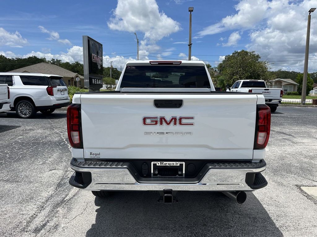 2024 GMC Sierra 2500HD Pro 3