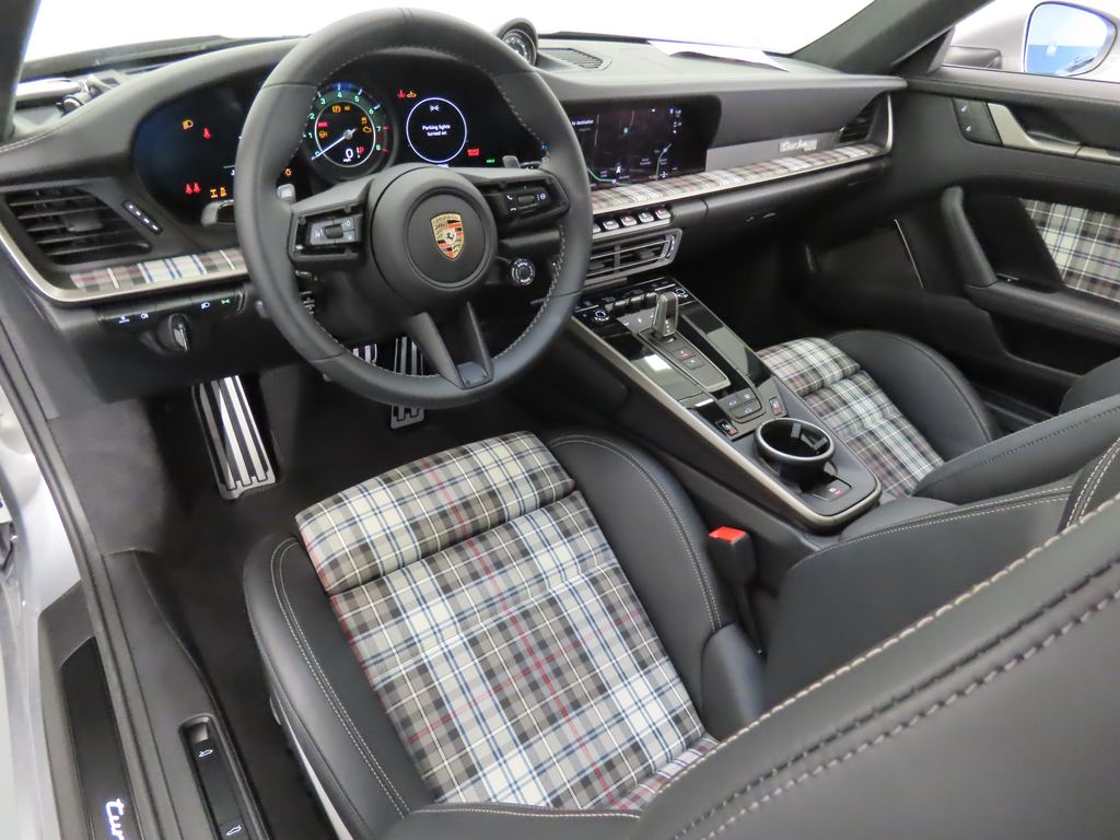 Thumbnail: 2025 Porsche 911 - 4