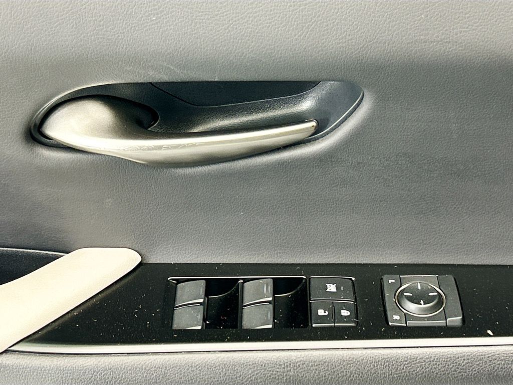 Thumbnail: 2024 Lexus UX - 22