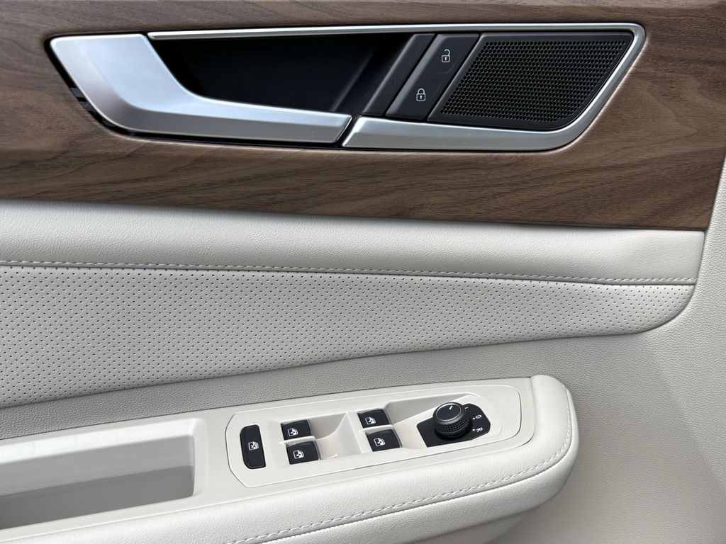 New 2026 Opal White Volkswagen 2.0T SE w/Technology image 11