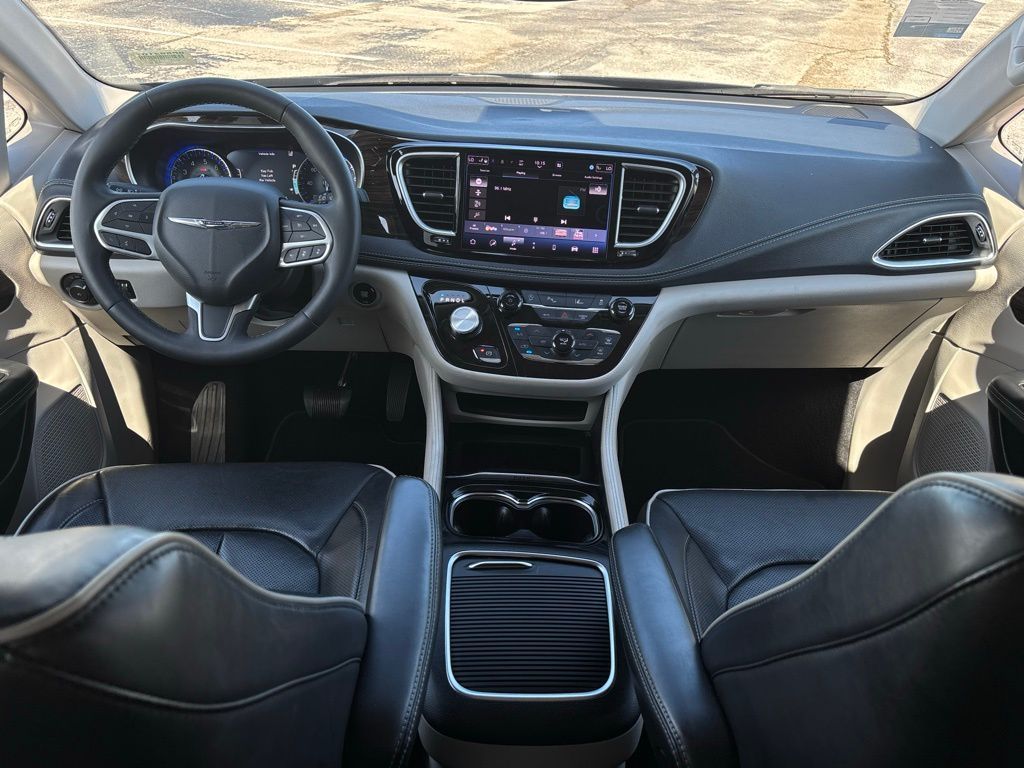 2023 Chrysler Pacifica Limited photo