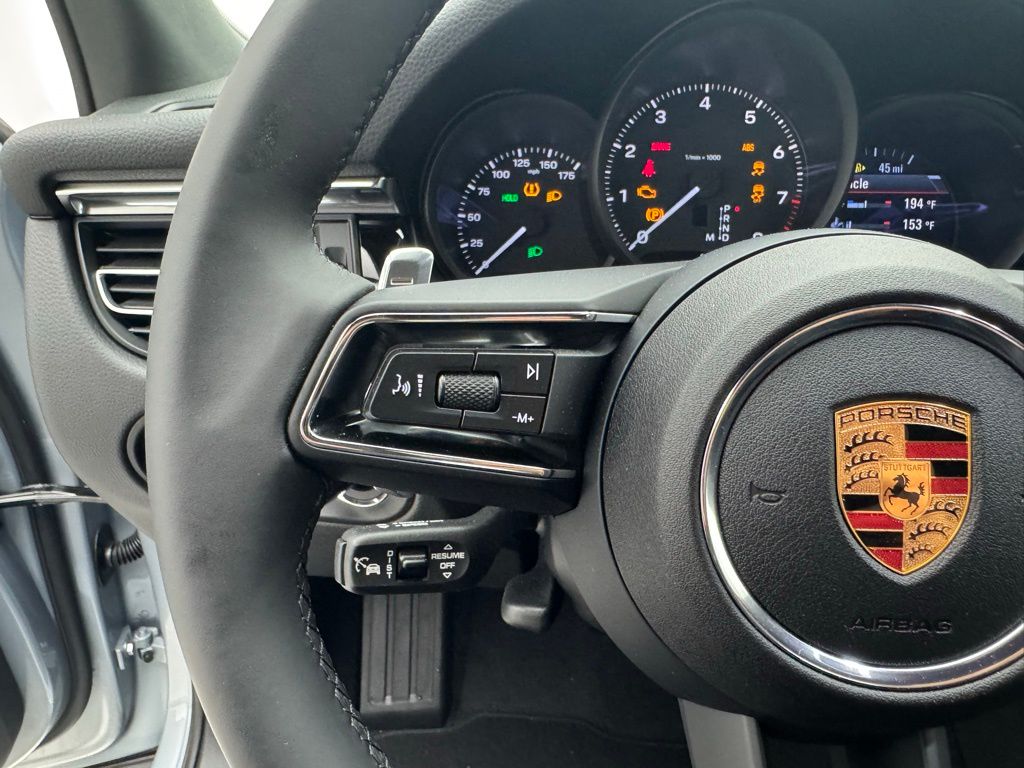 Thumbnail: 2025 Porsche Macan - 31