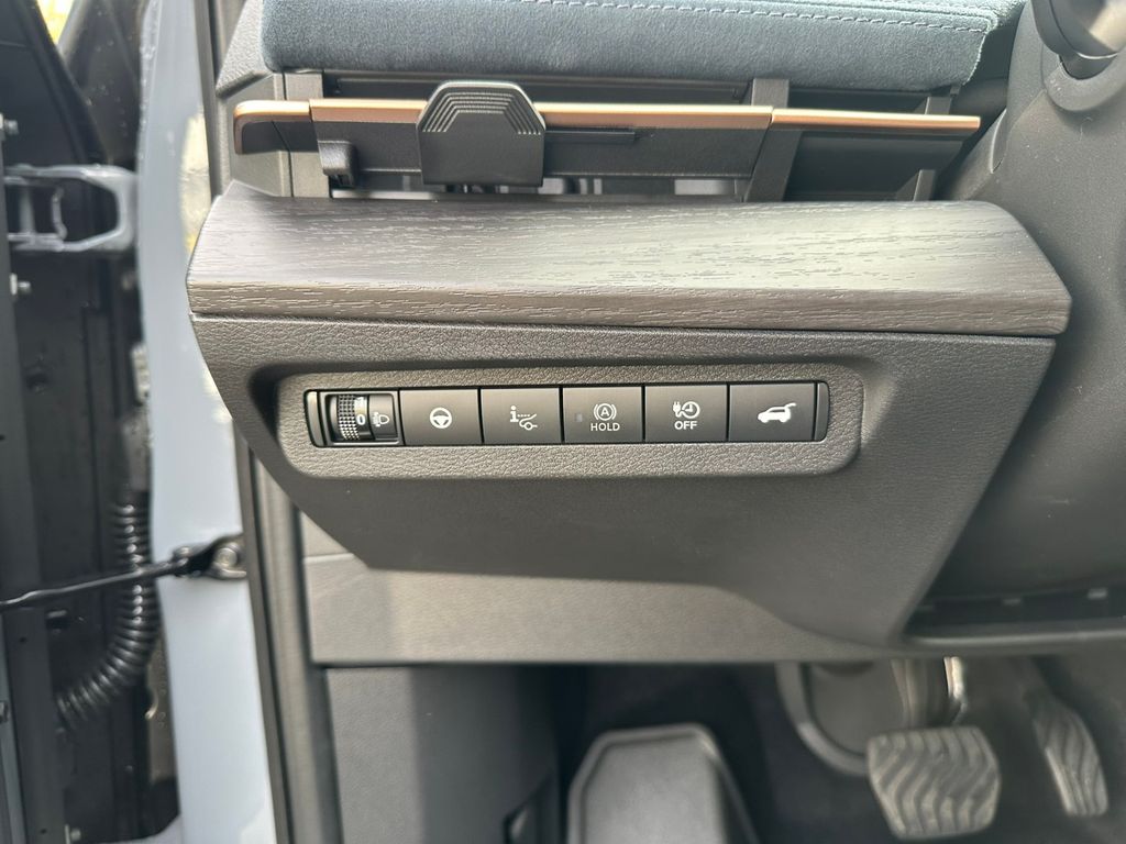 2025 Nissan Ariya PLATINUM+ e-4ORCE