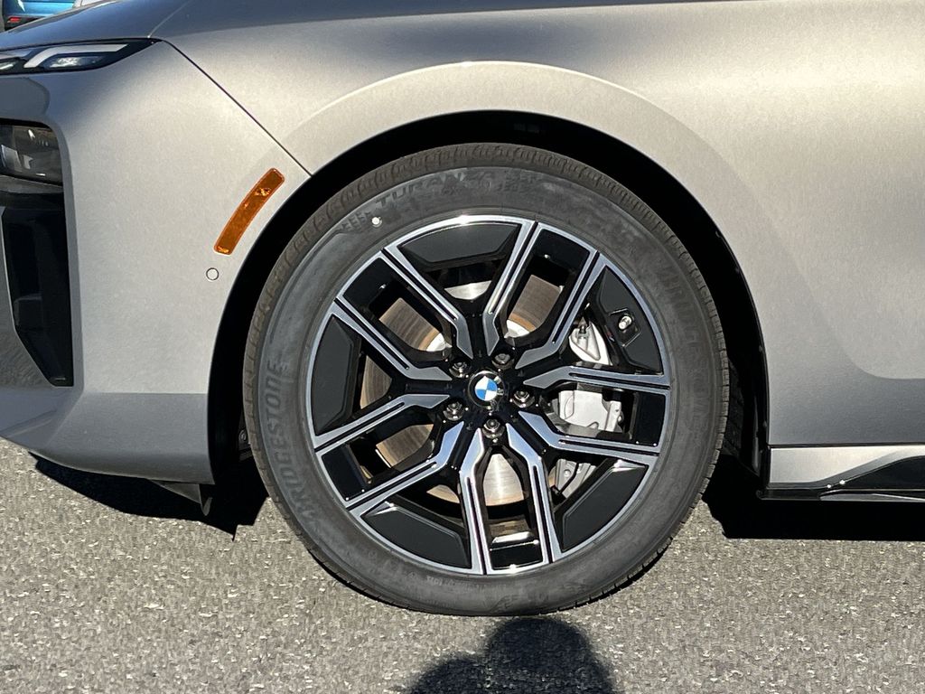 Thumbnail: 2025 BMW 7 Series - 10