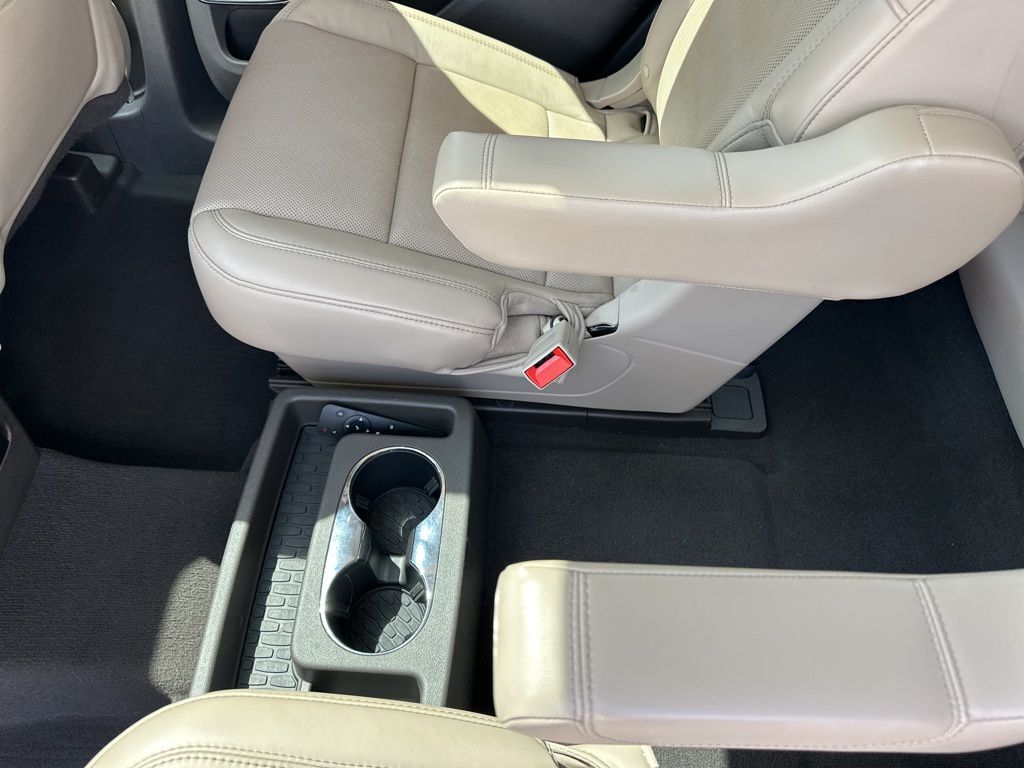 2021 Pristine White Lincoln Aviator Reserve AWD SUV