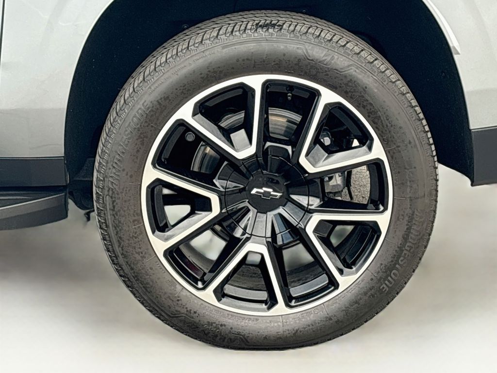 Thumbnail: 2025 Chevrolet Suburban - 32