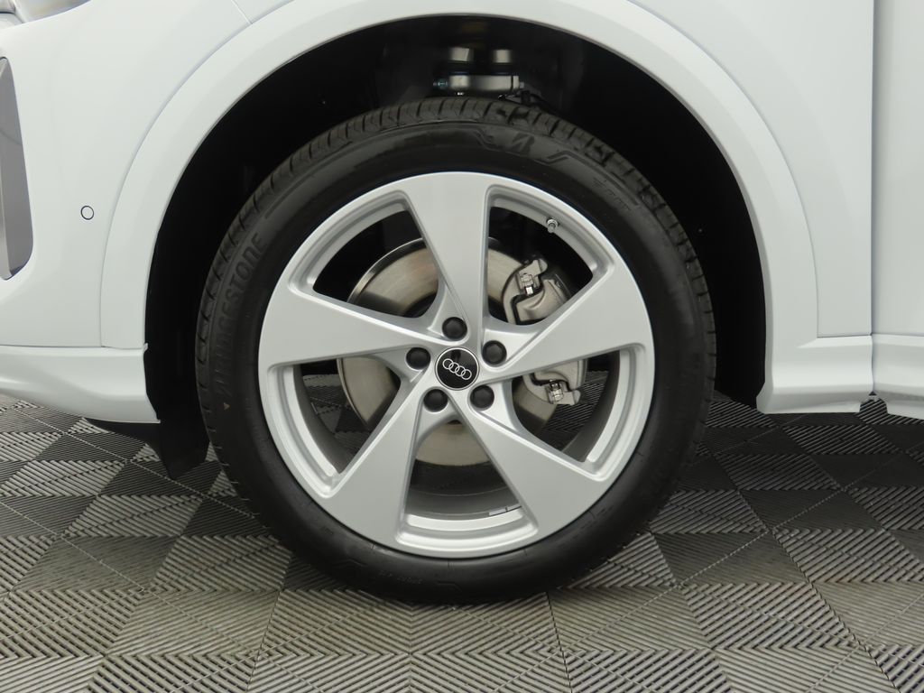 Thumbnail: 2025 Audi Q5 - 32