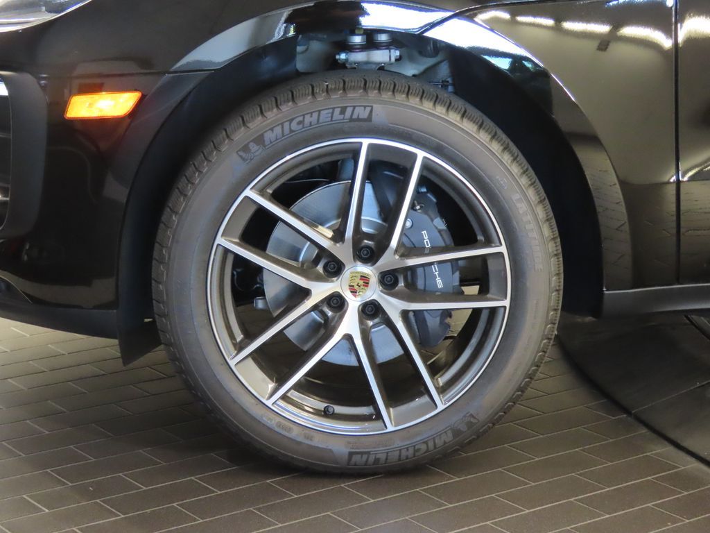 Thumbnail: 2026 Porsche Macan - 11