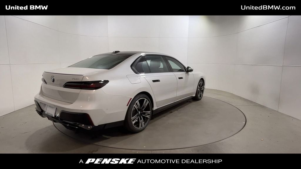 2025 BMW 7 Series 760i xDrive 8