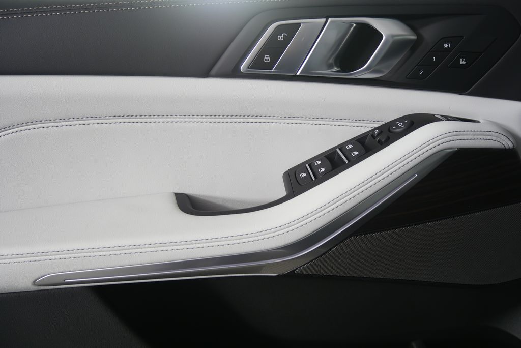 Thumbnail: 2026 BMW X5 - 9