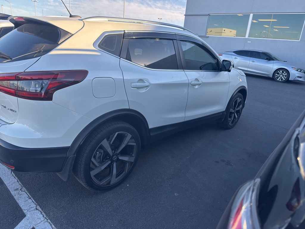 2022 Nissan Rogue Sport SL 4