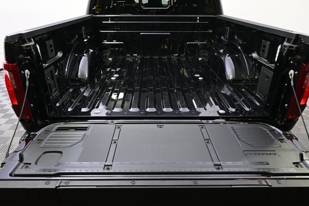 New 2025 Black Ford XLT Hybrid image 19