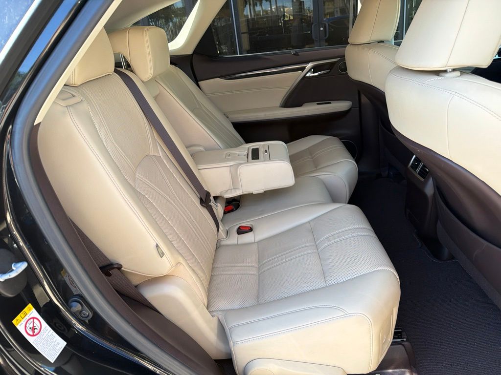Used 2019  Lexus 350L image 18
