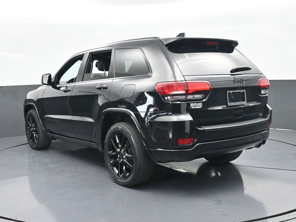 Used 2020 Diamond Black Crystal Pearlcoat Jeep Altitude image 4