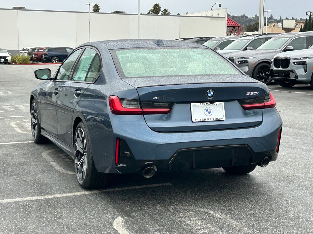 Thumbnail: 2026 BMW 3 Series - 3