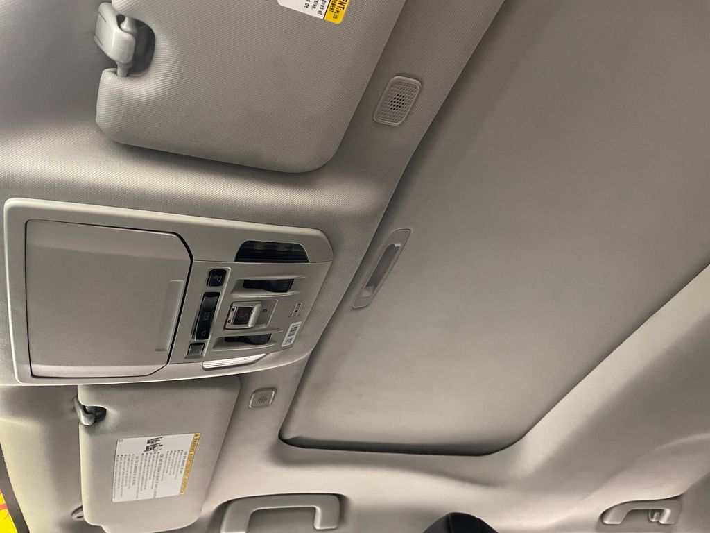 2023 Toyota Highlander XLE 31