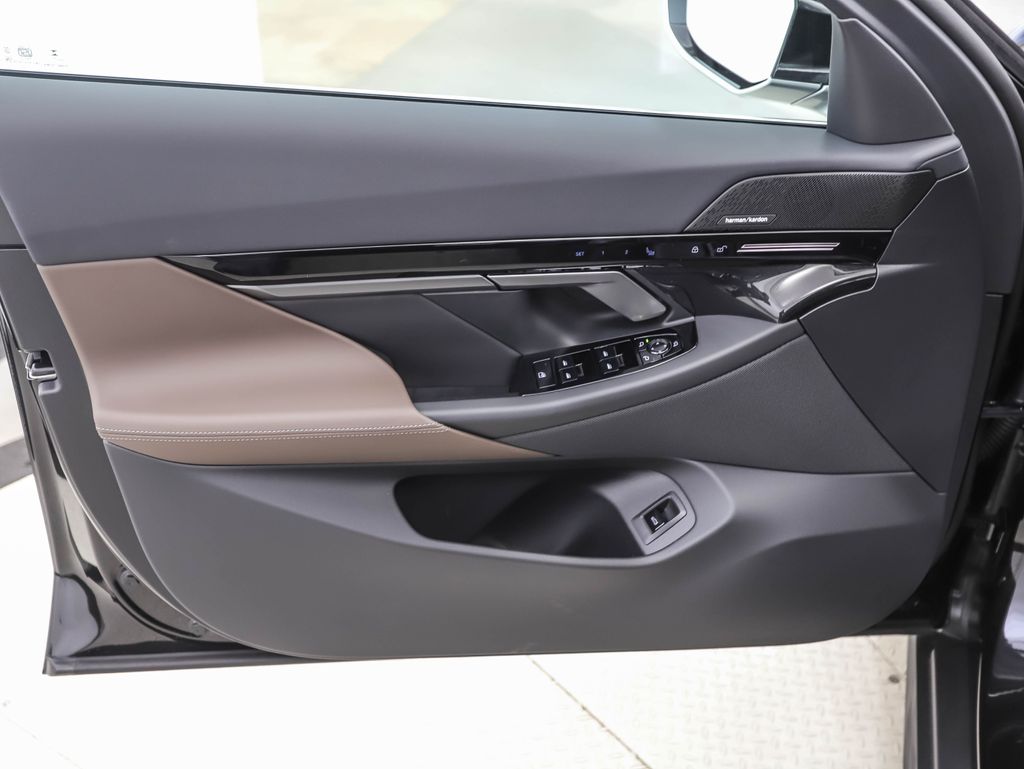 2026 BMW 5 Series 530i xDrive 9