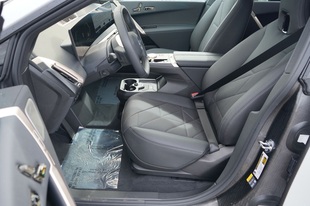 Thumbnail: 2026 BMW iX - 10