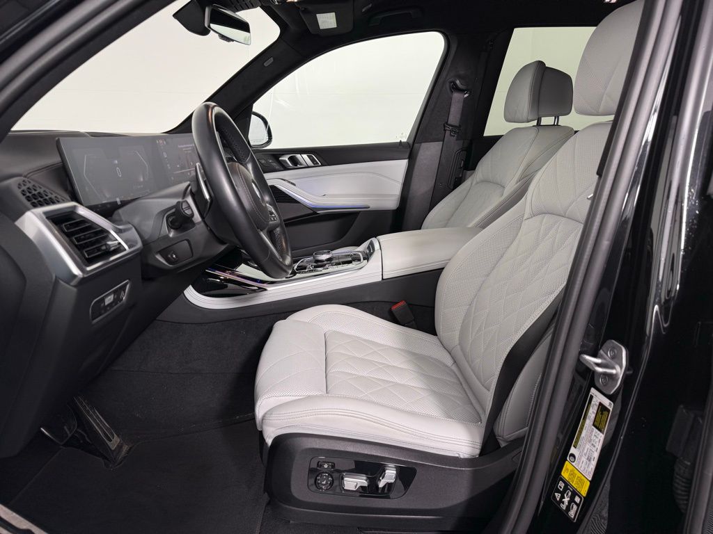 Thumbnail: 2023 BMW X7 - 14