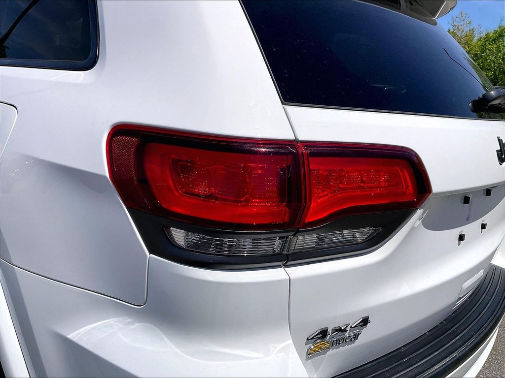 2021 Jeep Grand Cherokee — photo 30