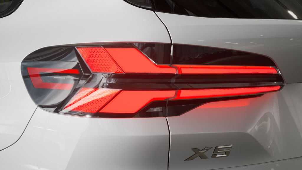 2026 BMW X5 xDrive50e 8