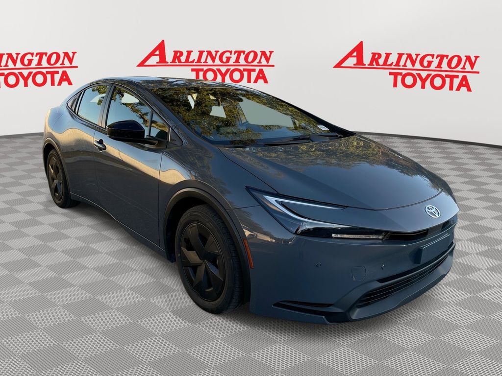 2024 Toyota Prius LE's photo