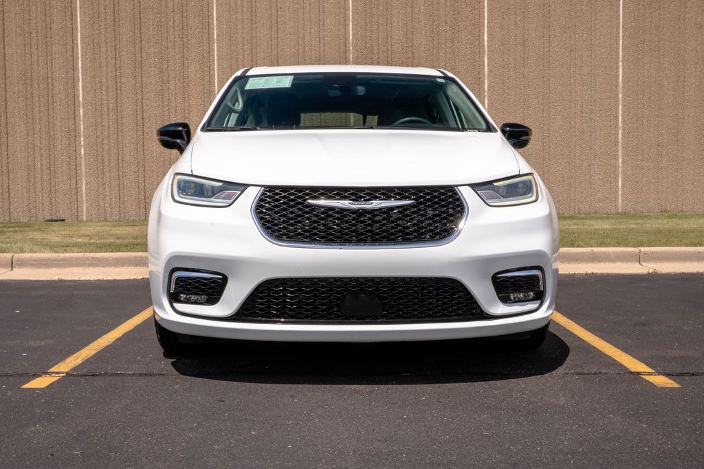 Used 2024 Chrysler Pacifica Van