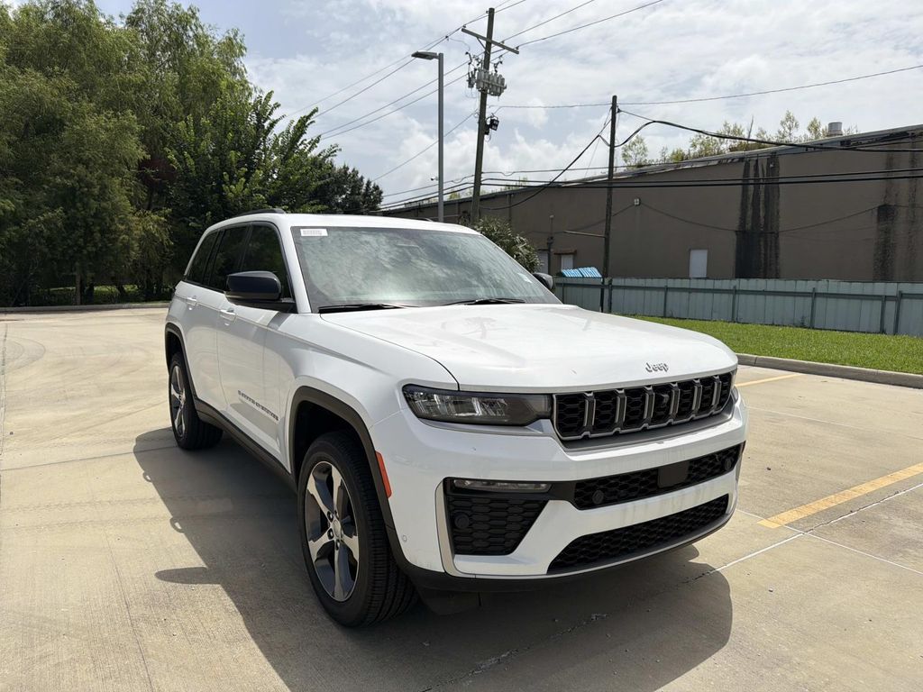 Bright White Clearcoat 2026 Jeep Grand Cherokee SUV / Crossover 4X2 8-Speed Automatic