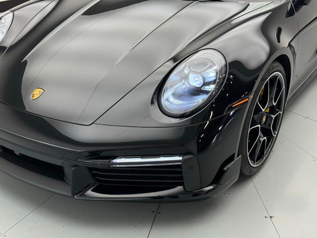 2022 Porsche 911 Turbo S 32