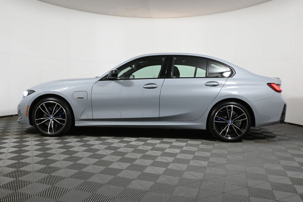 2023 BMW 3 Series 330e xDrive 2