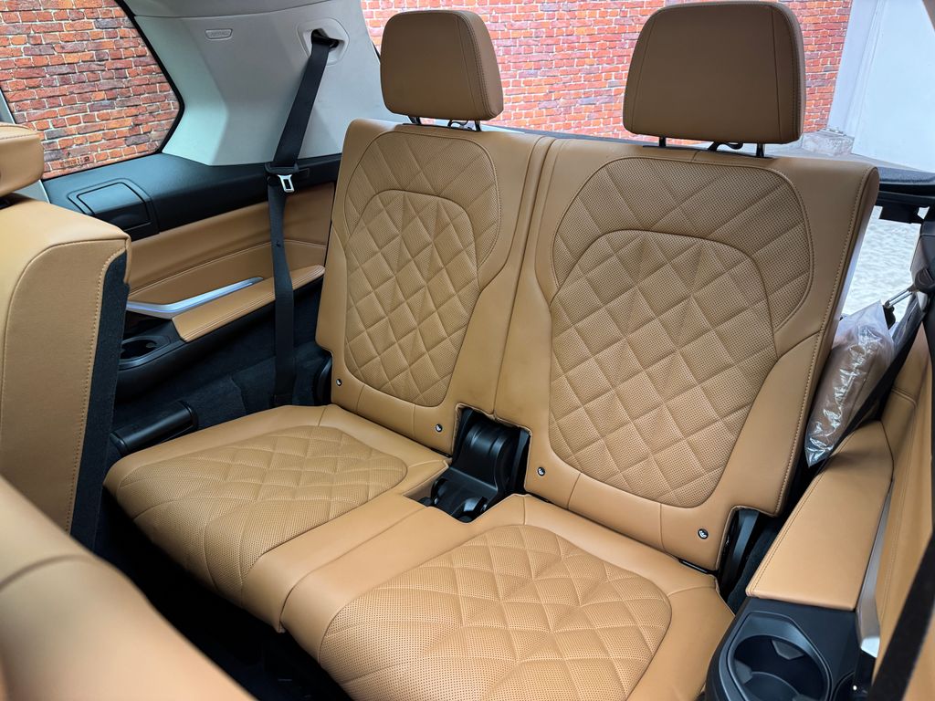 Certified Used 2024 White BMW xDrive40i image 28