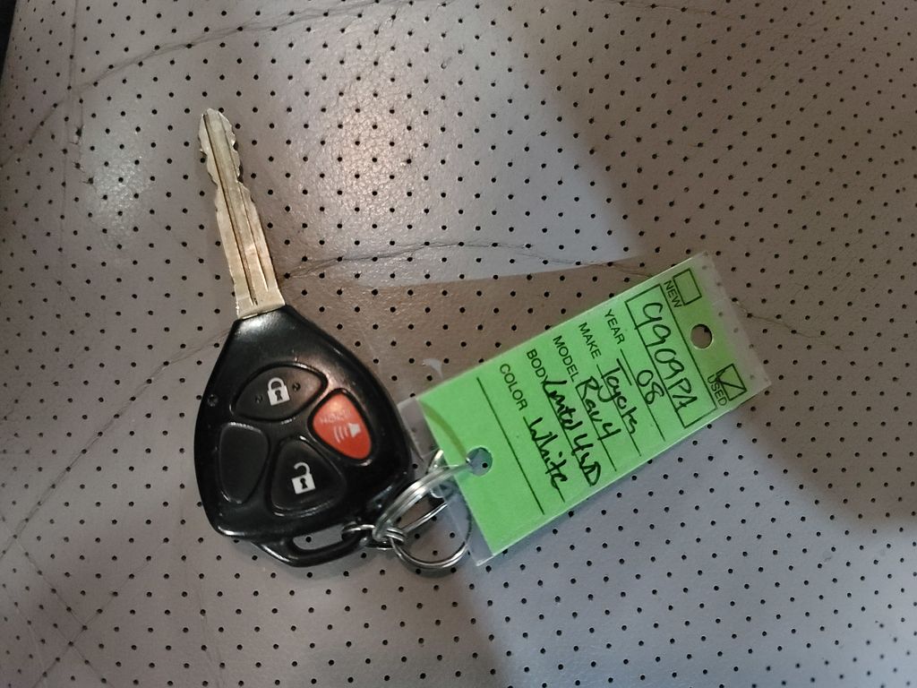 2008 Toyota RAV4 Limited photo