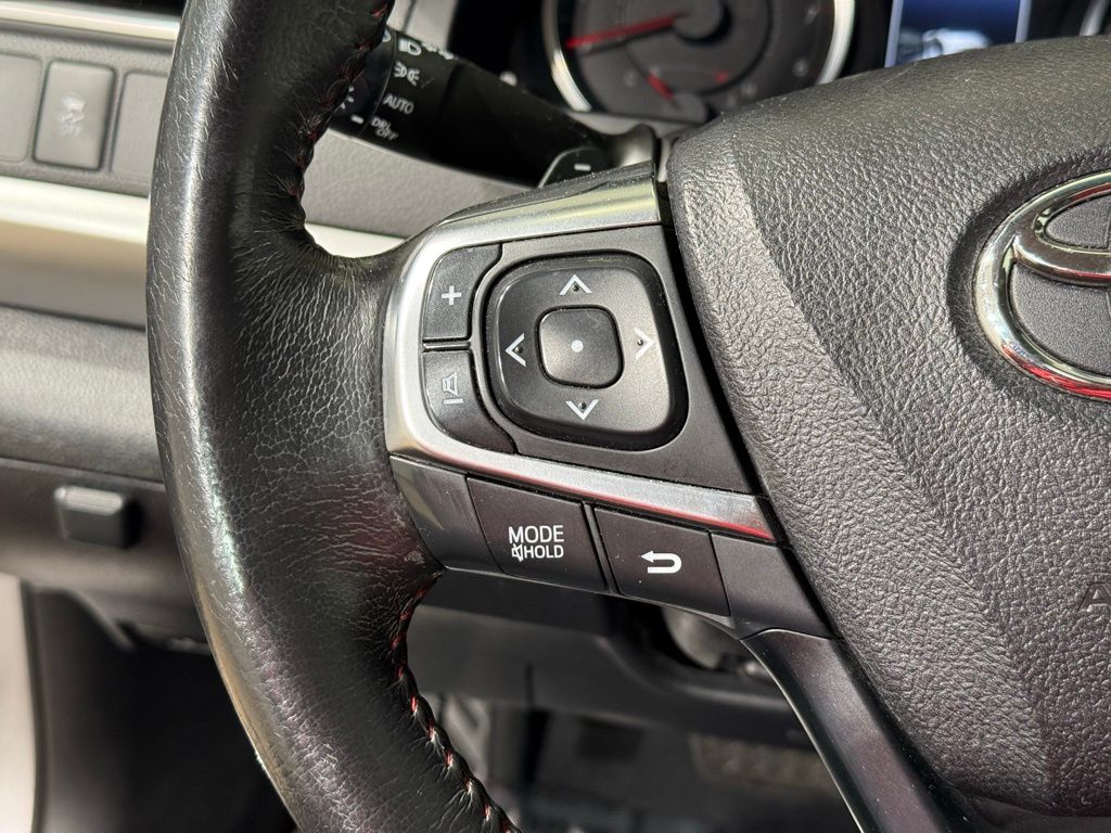 2017 Toyota Camry SE 21