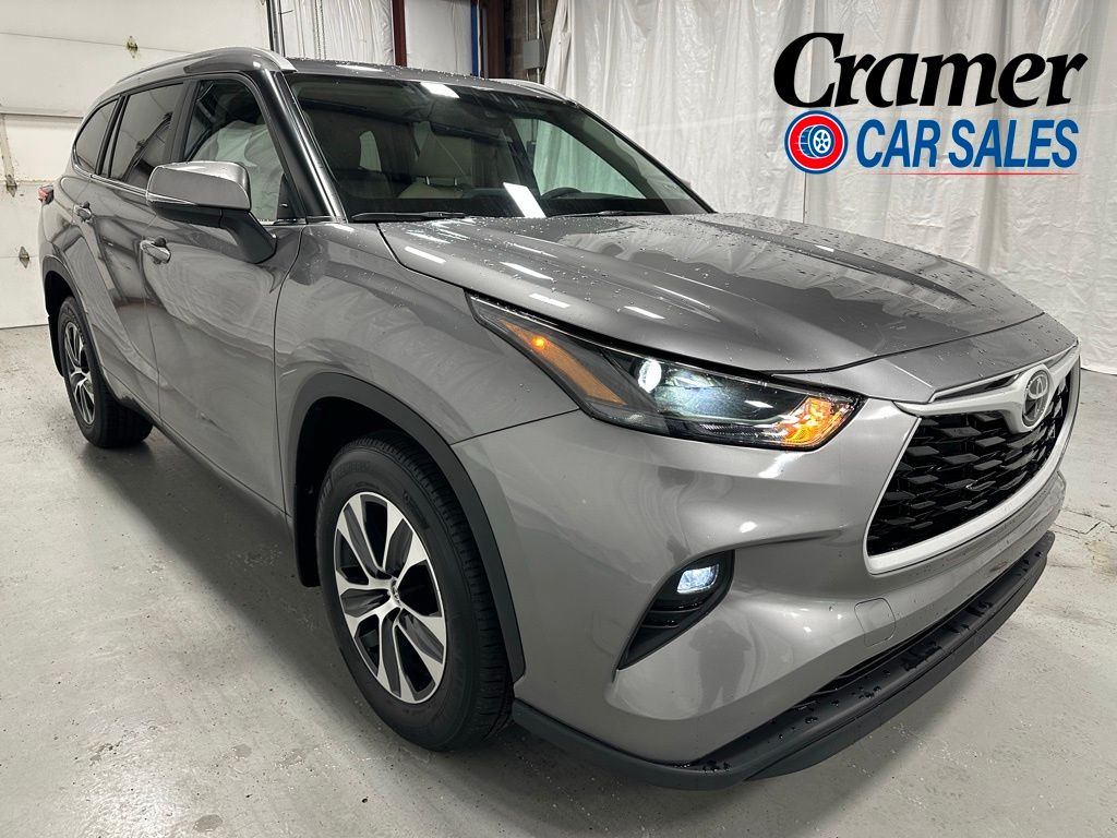 Heavy Metal 2025 Toyota Highlander XLE AWD SUV / Crossover All-Wheel Drive 8-Speed Automatic