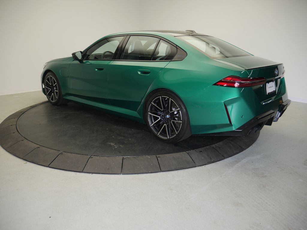 Thumbnail: 2026 BMW M5 - 3